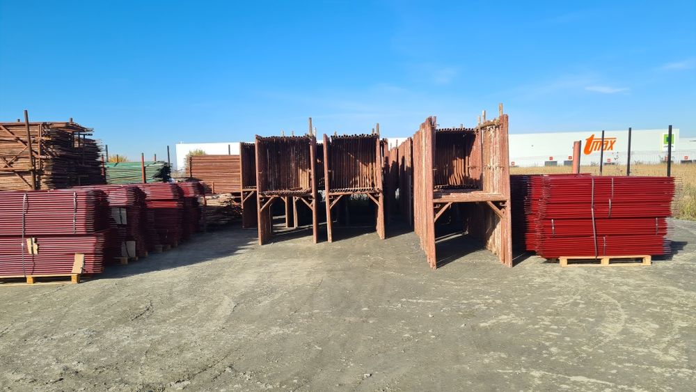 Schela metalica uzata cu podina la jumatate