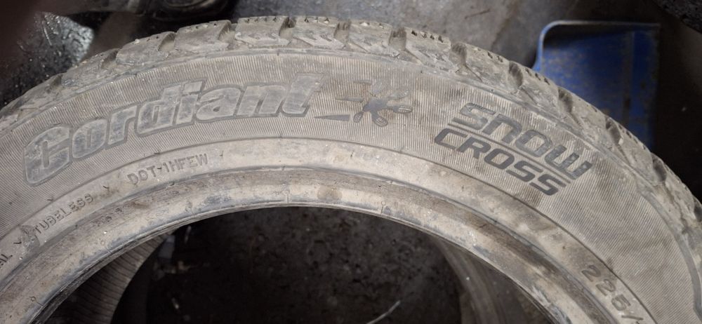 Продам резину 225 55 r17