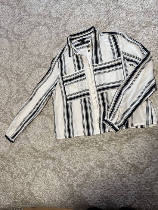 Camasa dama H&M marime 36 alb cu dungi negre eleganta