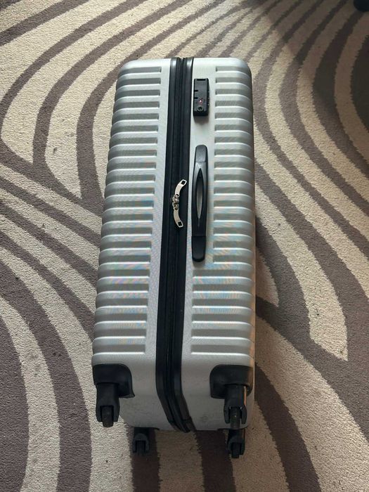 Голям твърд куфар 75 см (L), 4 колела, TSA/код – запазен