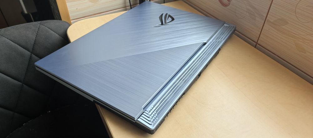 Laptop Asus ROG Strix G_17.3"FHD_i5 9300H_GTX 1650 4GB_SSD_DEFECT_
