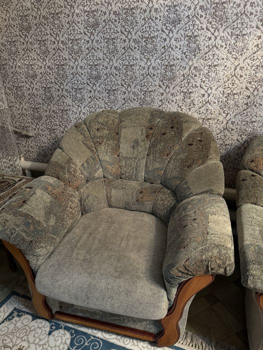 Продаю диван и два кресла