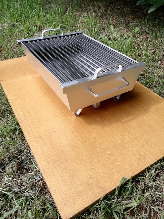 Ръчно изработено барбекю за дървени въглища