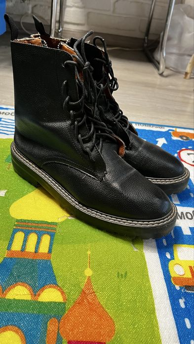 Кожаные ботинки