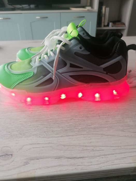 Светещи маратонки с Usb зареждане