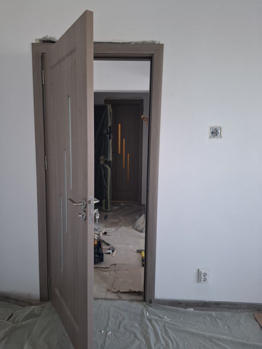 Montaj uși interior MDF, lemn și sticlă – București & Ilfov