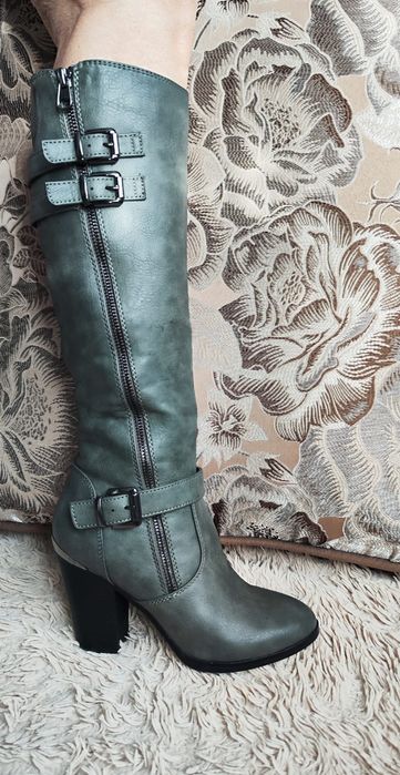 Новые кожаные сапоги