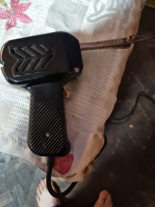 Pistol  lipit romanesc  250 lei