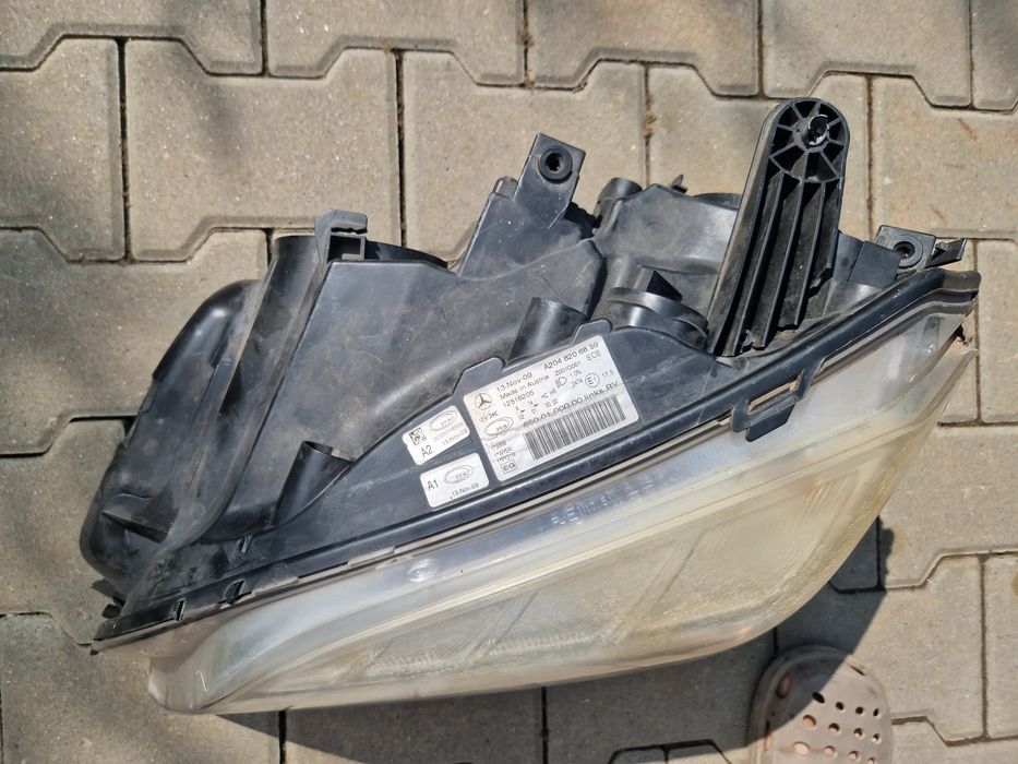 Far stânga  Mercedes Benz Glk