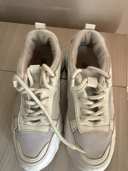 Кроссовки 36 размер. Одевала 3 раза