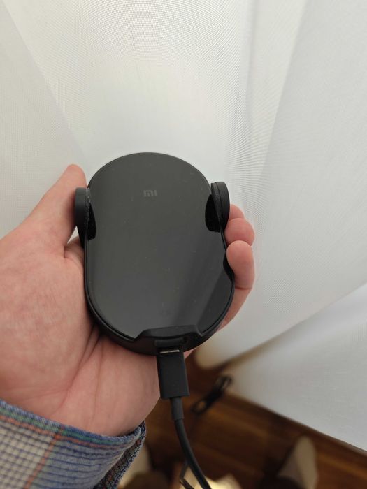 Продам зарядку для телефона Mi 20W Wireless Charger