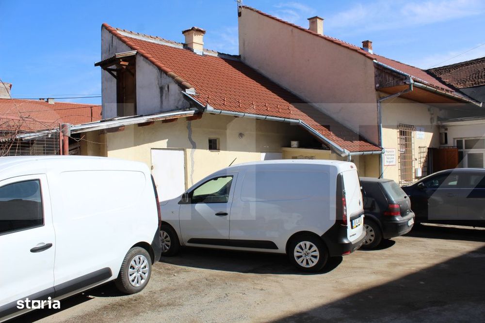 Doua cladiri de birouri de vanzare, 116 mp I Curte I Central