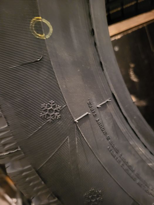 Продам шины, липучка