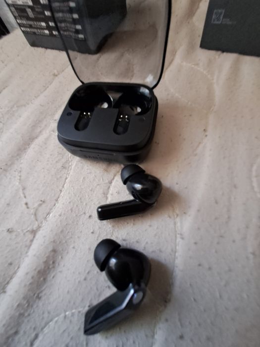 Căști Bluetooth Samsung galaxy buds 4 pro.