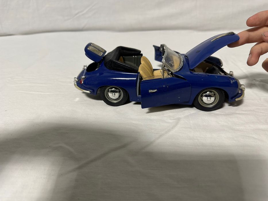Machetă Auto Porsche 356B Cabriolet (1961) - Bburago, Scara 1:18