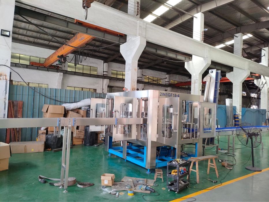 Line imbuteliere rotativa 18 capete, noua.