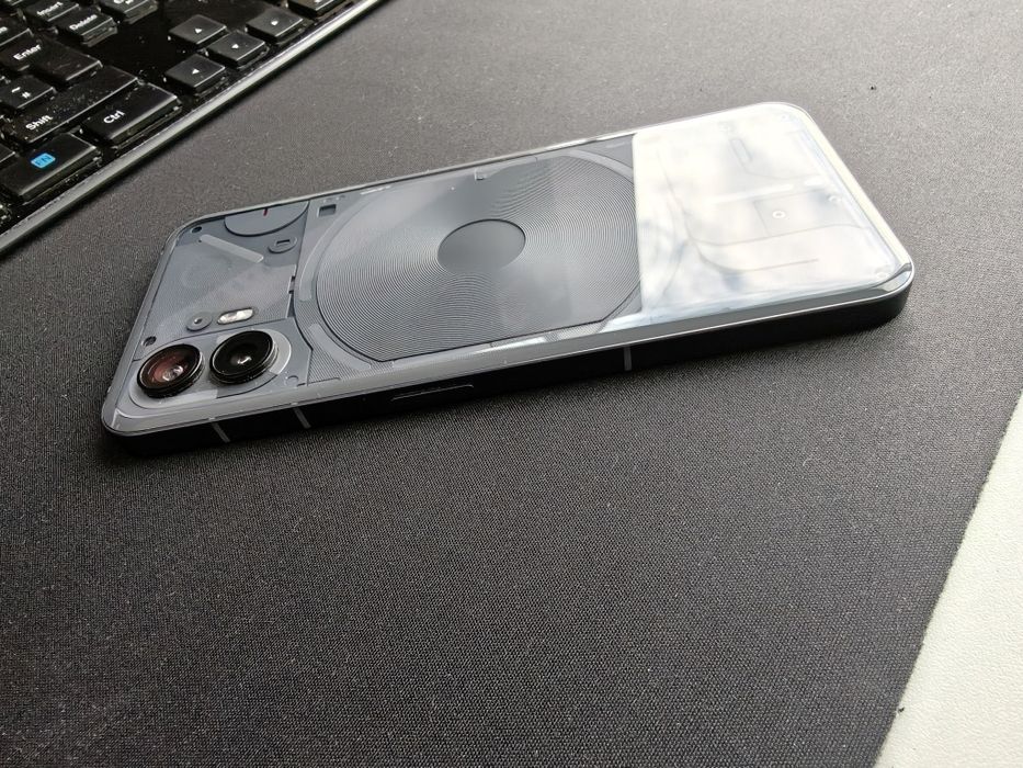 Nothing Phone 2 - top