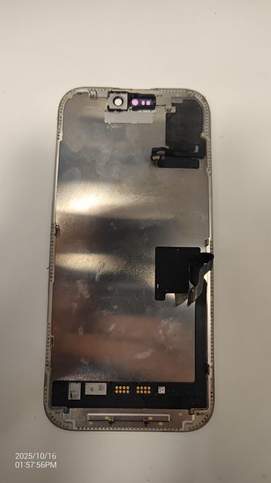 Ecran original Iphone 16 Pro, reconditionat, cu o pata.