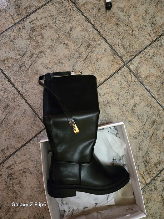 Ботуши 38 номер,