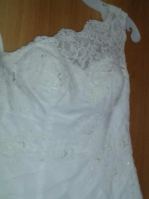 Булчинска рокля DAVID’S Bridal произведена в САЩ.