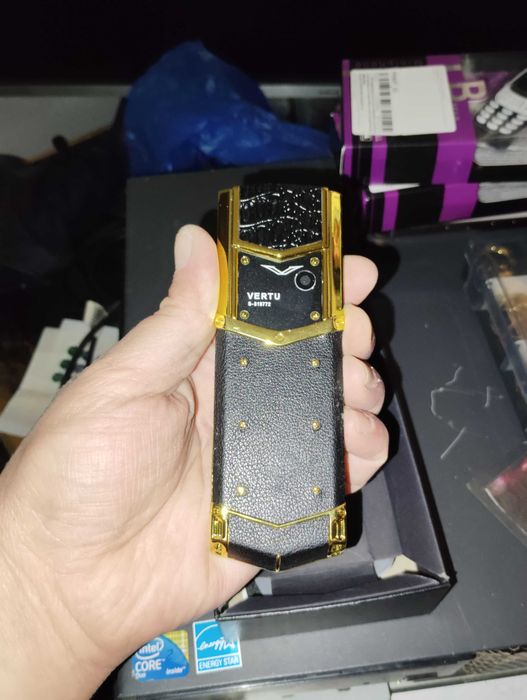 Vertu.Signature Gold + Aligattore Skin, БЕЗПЛАТНА ДОСТАВКА! Два вида кожа! Най - висок клас Р! Чисто нов!