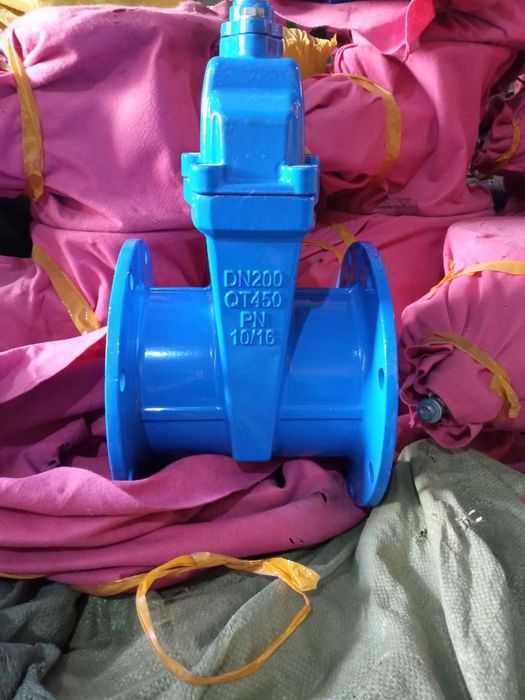 Водиной чугунний  задвижки размер от 50 до 700