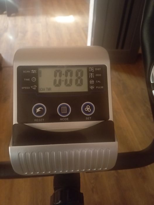 Вело.  тренажёр .