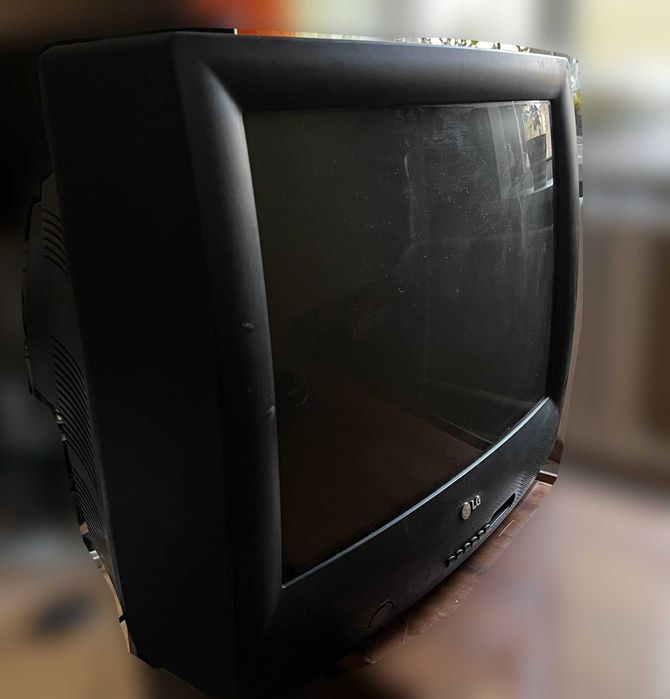 Кинескопный ЭЛТ телевизор LG CF-21F89