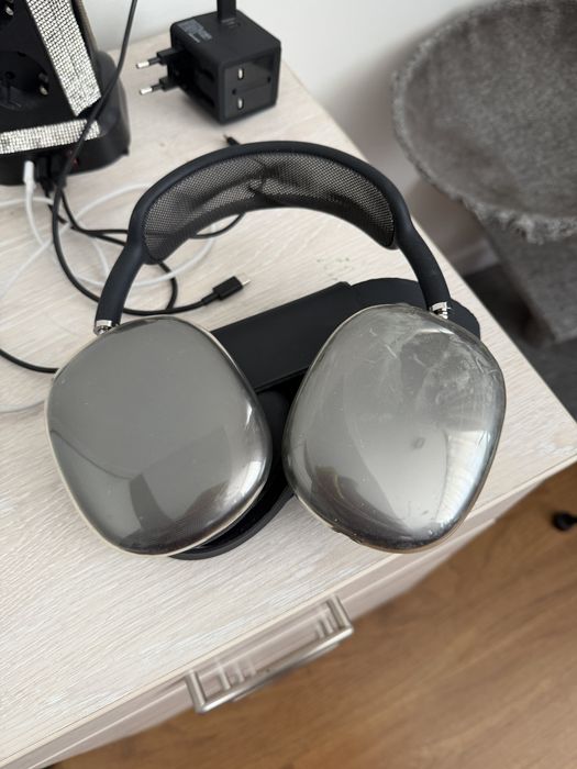 продам наушники Apple Airpods Max