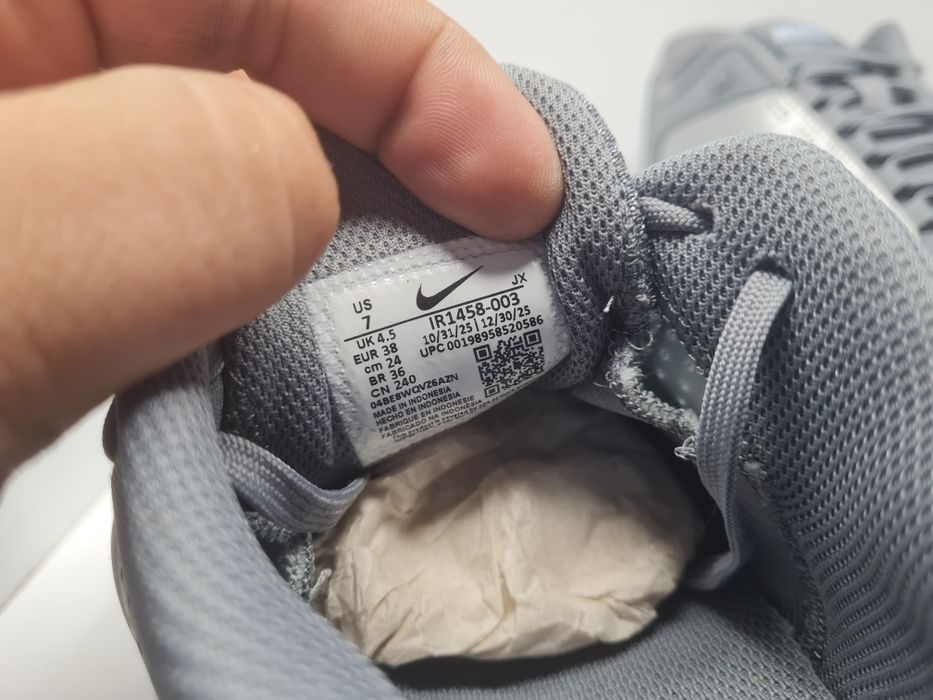 Маратонки Nike Reax 8

Чисто нови с кутия.

Размер 38 стелка 24 см.

Цена 65 евро.