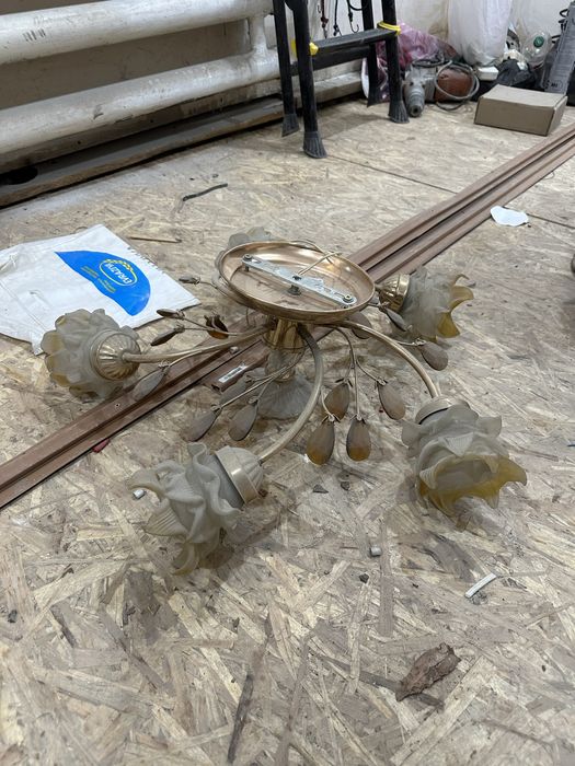 Люстры отдам даром за шоколадку