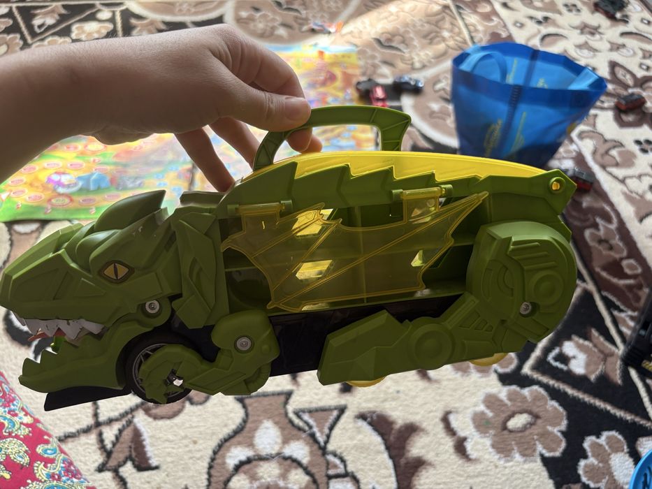 Игрушки для мальчиков, машинки