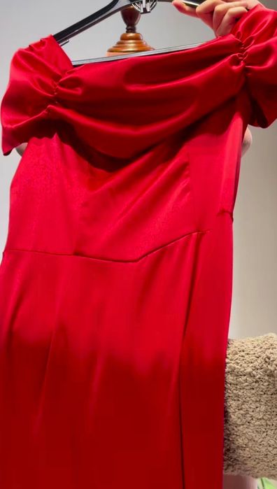 Вечернее атласное платье