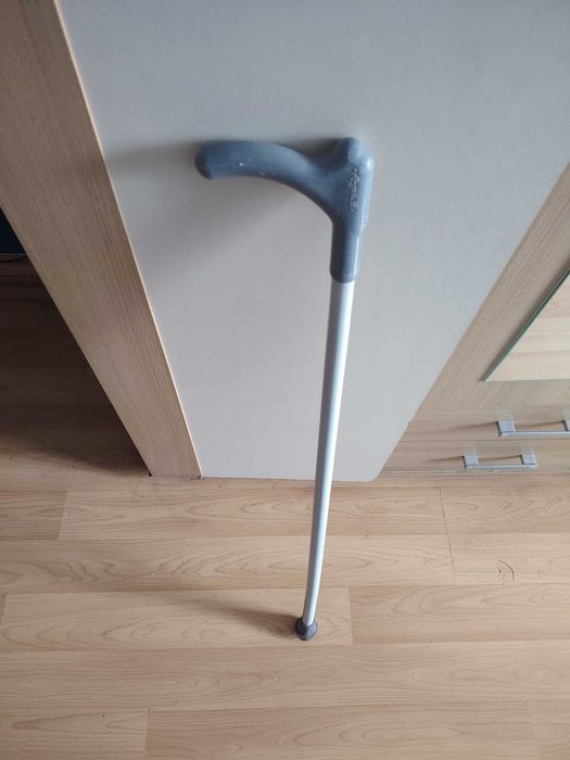 Продавам проходилка за възрастни