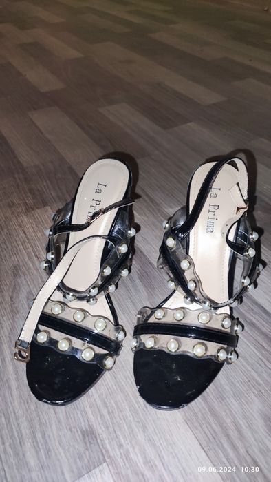 Продам босоножки