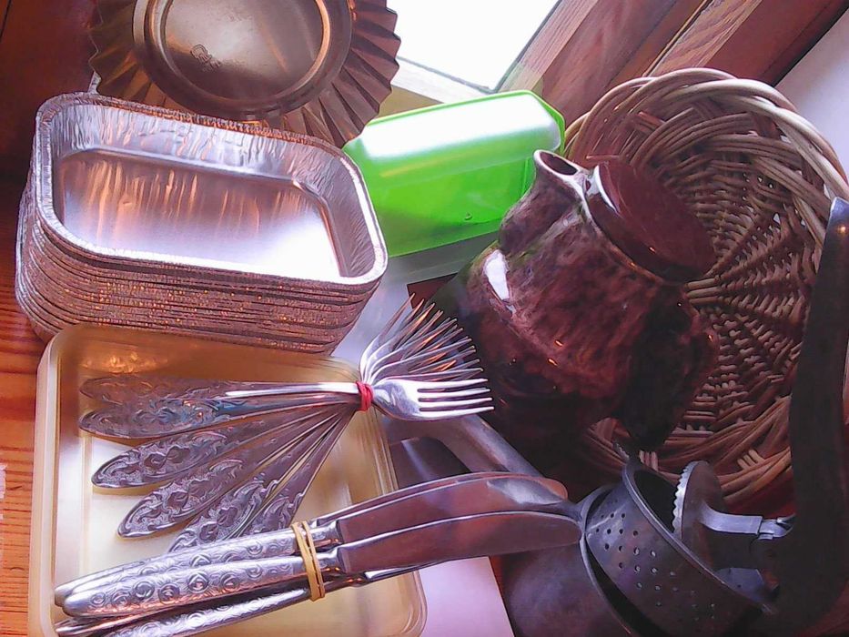 Цветы комнатные и посуда