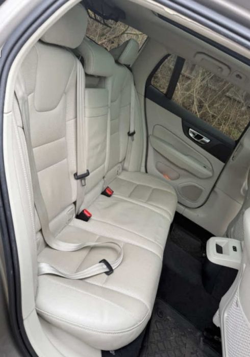 Volvo V60 cross country  2019 20d 4x4 avariat lovit