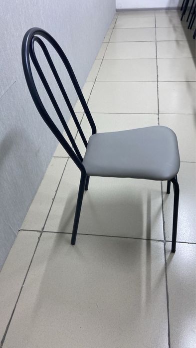 Продается стол и стулья