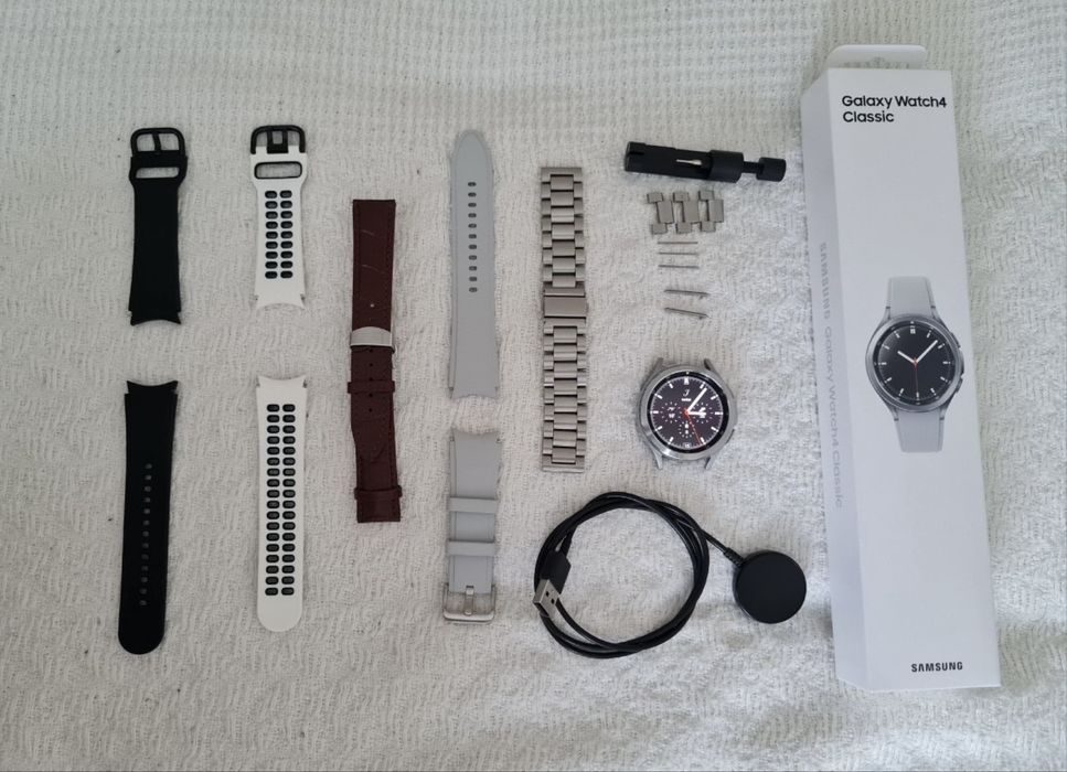 Продавам Samsung Watch 4 Classic with extra bands