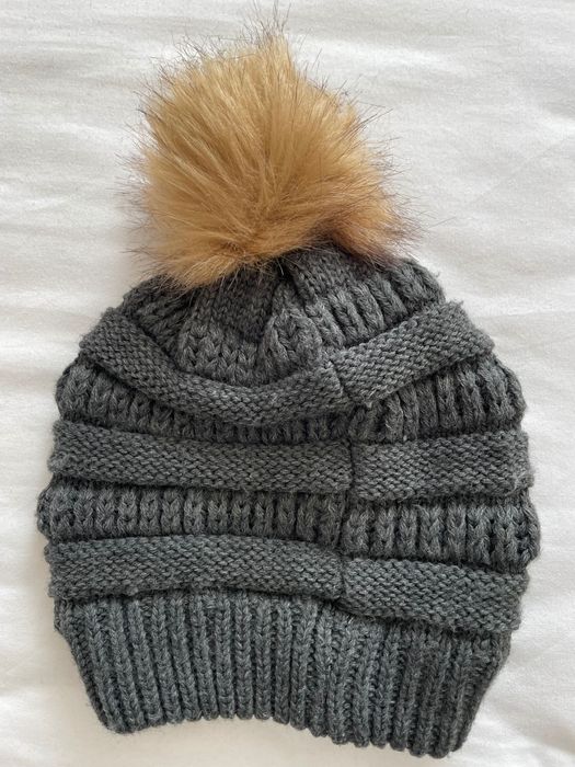 Сива зимна шапка