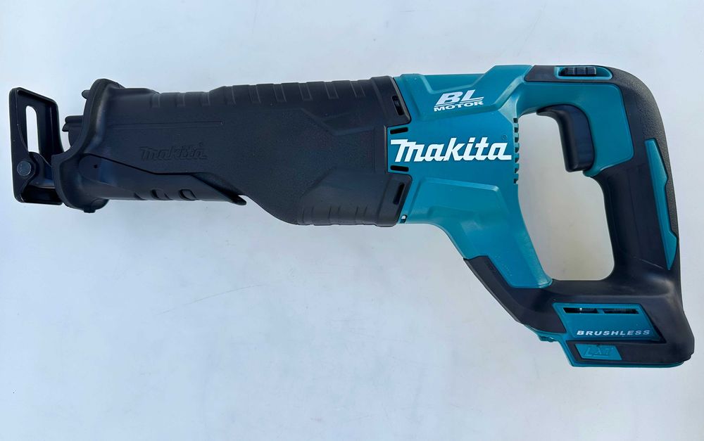 Makita DJR187 -Акумулаторен безчетков саблен трион 2x18V 5.0A като нов