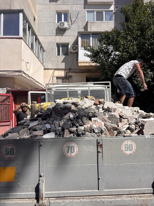 Transport Moloz nisip piatra gunoi mobila demolari