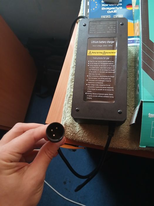 Elektro skuter zaryadniki