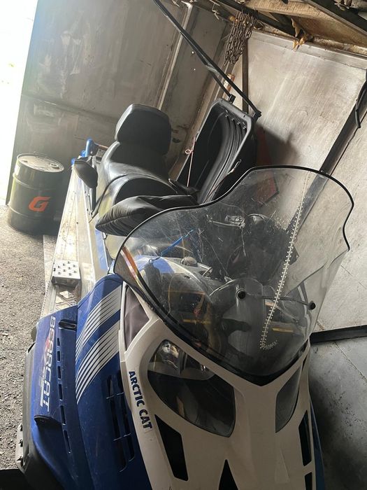 Продам снегоход Arctic Cat