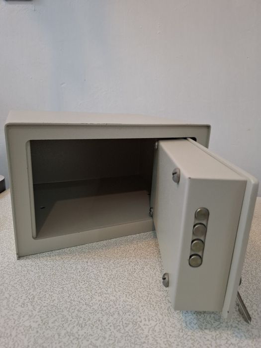 Сейф / каса  24,5/28/17