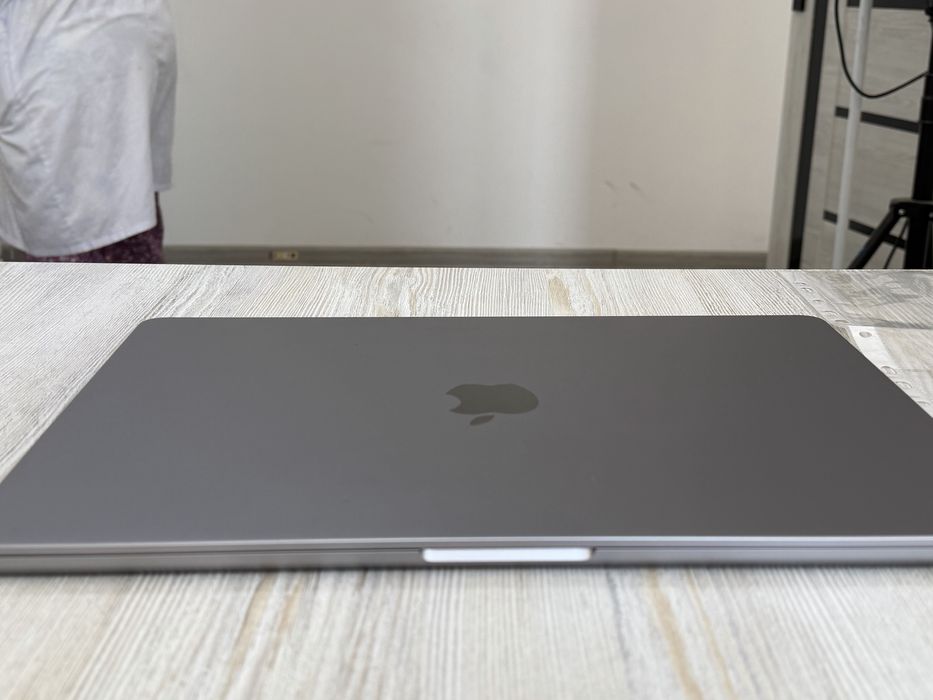 Macbook M3 15 dyumlik