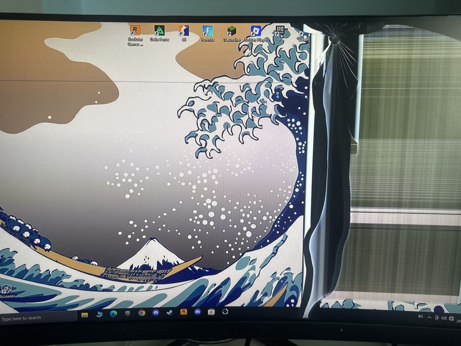 Продавам счупен монитор 144hz.