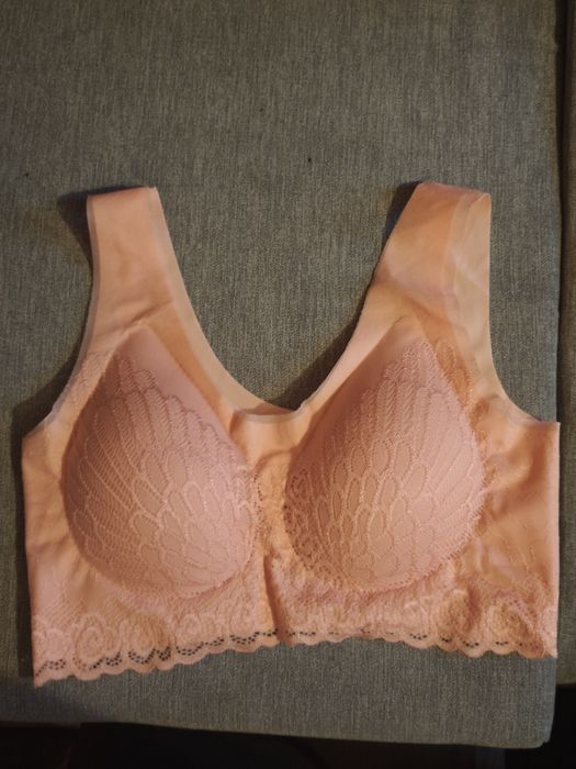 НОВИ сутиени р-р М умалени