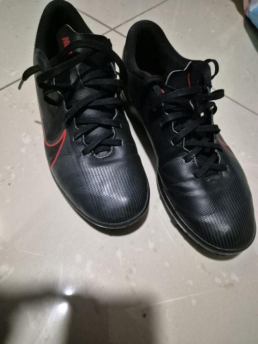 Vând adidași fotbal teren sintetic