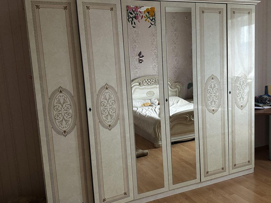 Продается спальная гарнитура